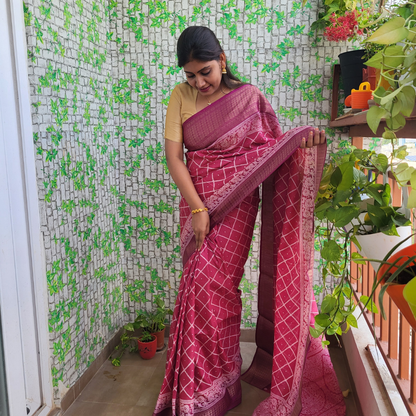 Dola Silk Checks Saree - ES179